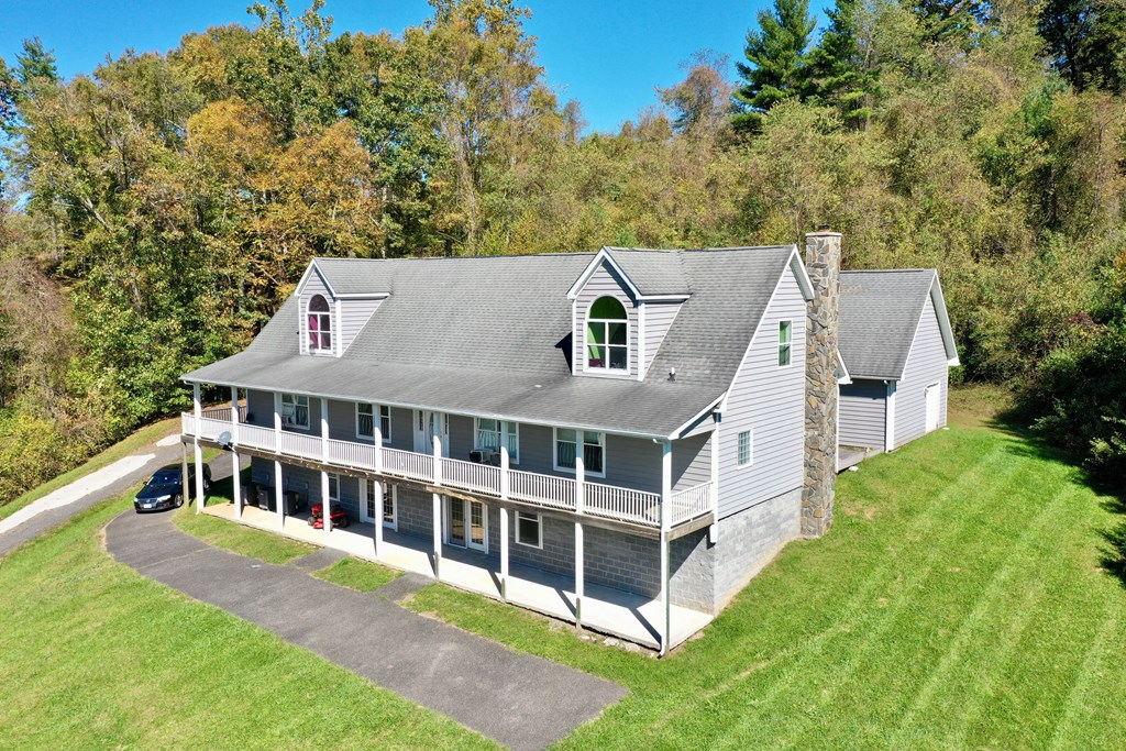 4631 Meadow Creek Rd Property Photo 4