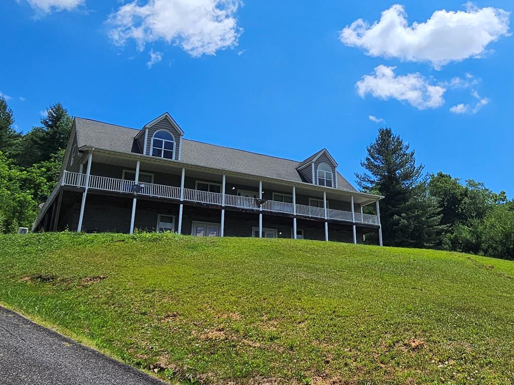 4631 Meadow Creek Rd Property Photo 6