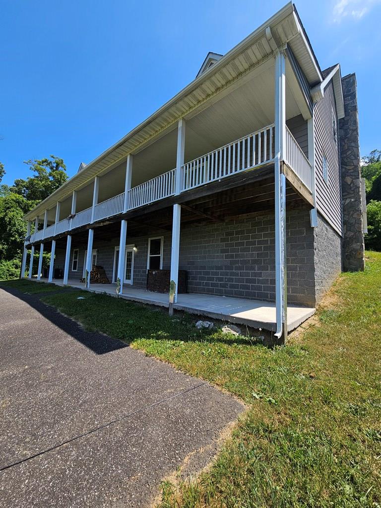 4631 Meadow Creek Rd Property Photo 7