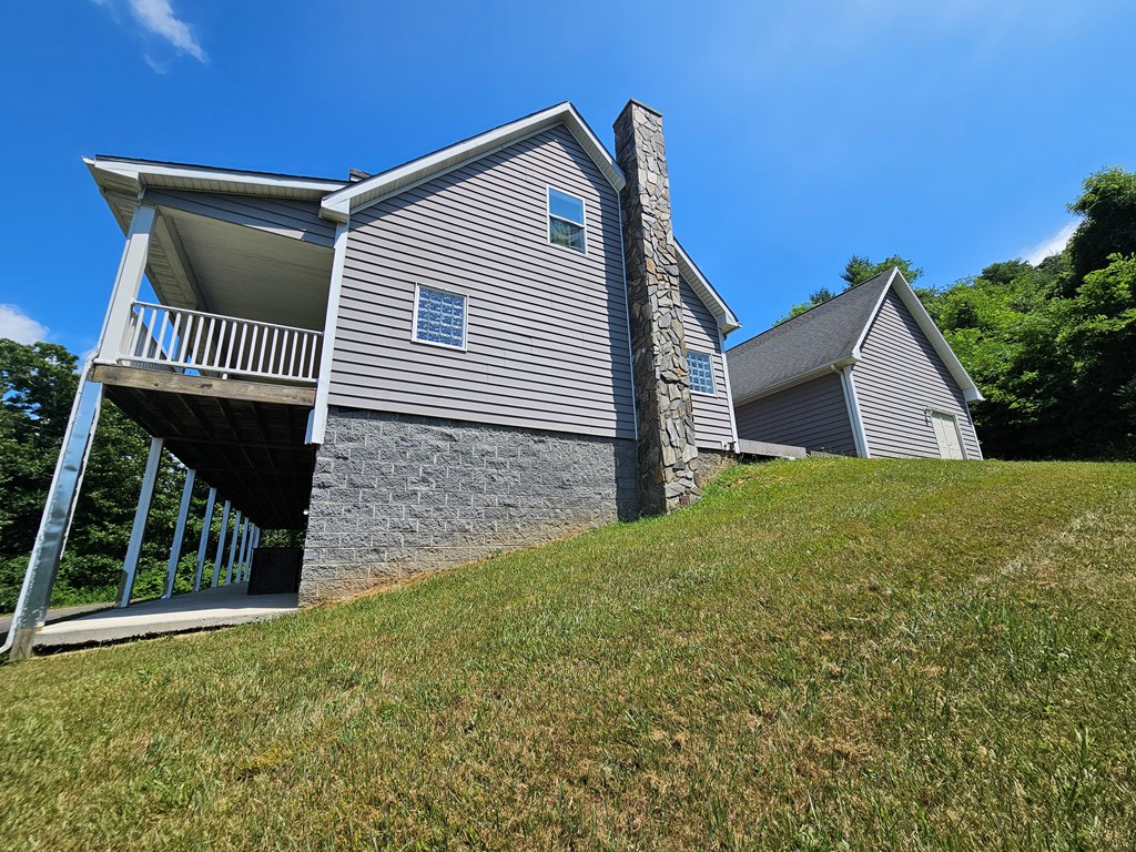 4631 Meadow Creek Rd Property Photo 9