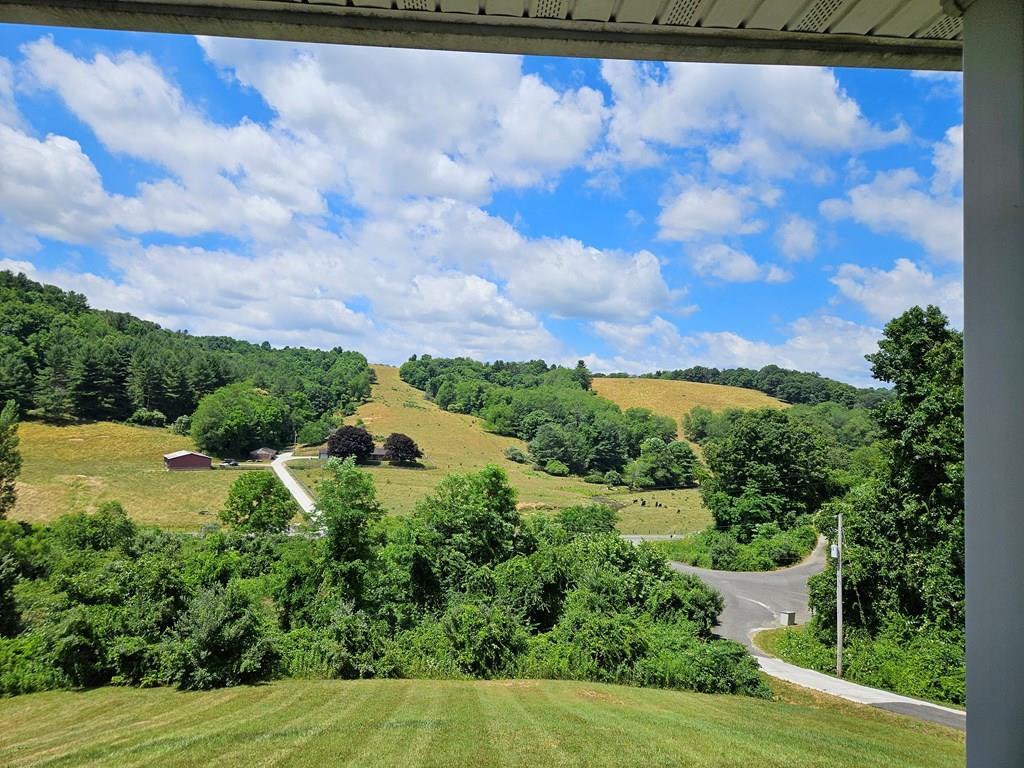 4631 Meadow Creek Rd Property Photo 12