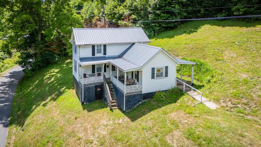 240 Beaver Creek Rd Property Photo 1