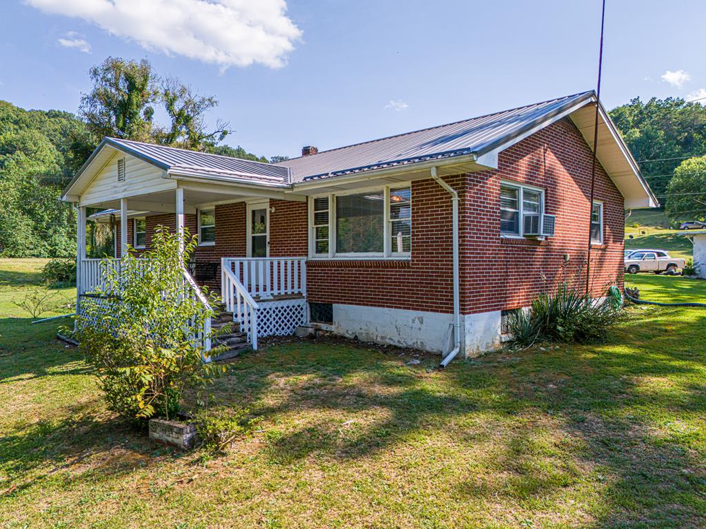 22332 Silver Lake Rd Property Photo