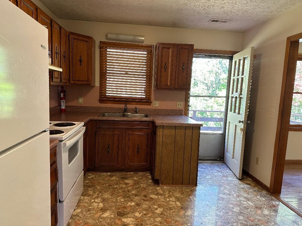 191 April Street Property Photo 3