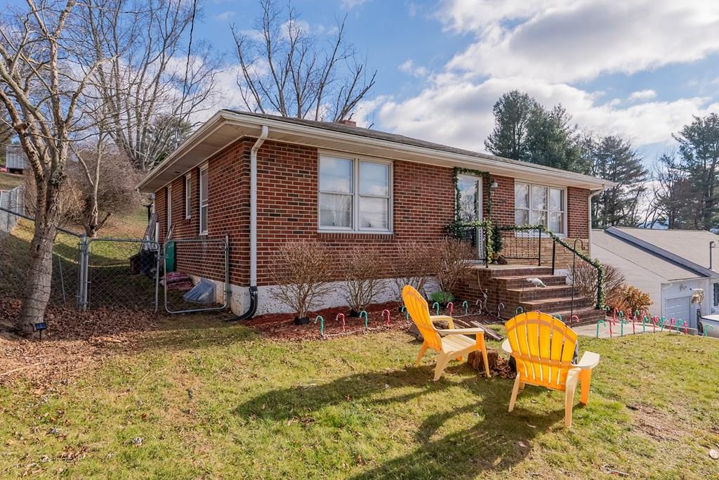 757 Henry St Property Photo