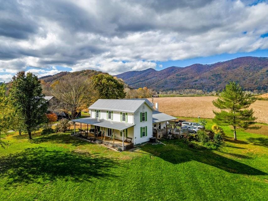 1050 Shoals Lane Property Photo