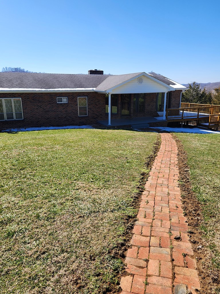 679 Green Acres Property Photo 2