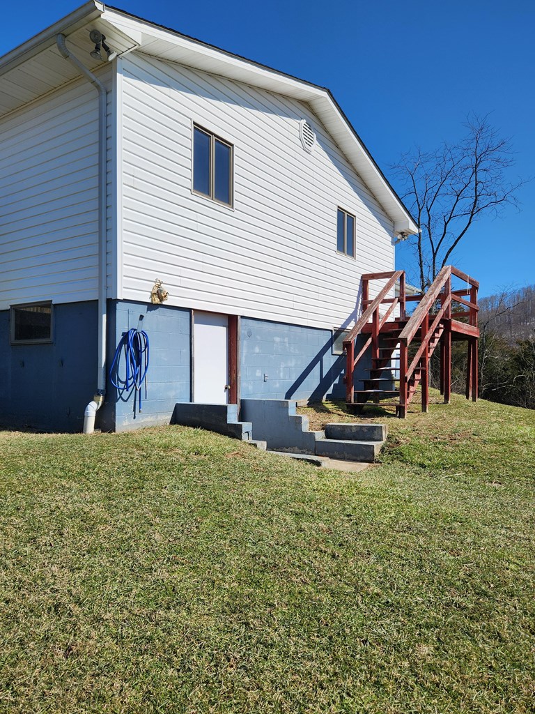 679 Green Acres Property Photo 5