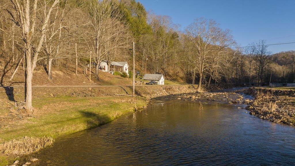 5461 Tumbling Creek Rd Property Photo 3