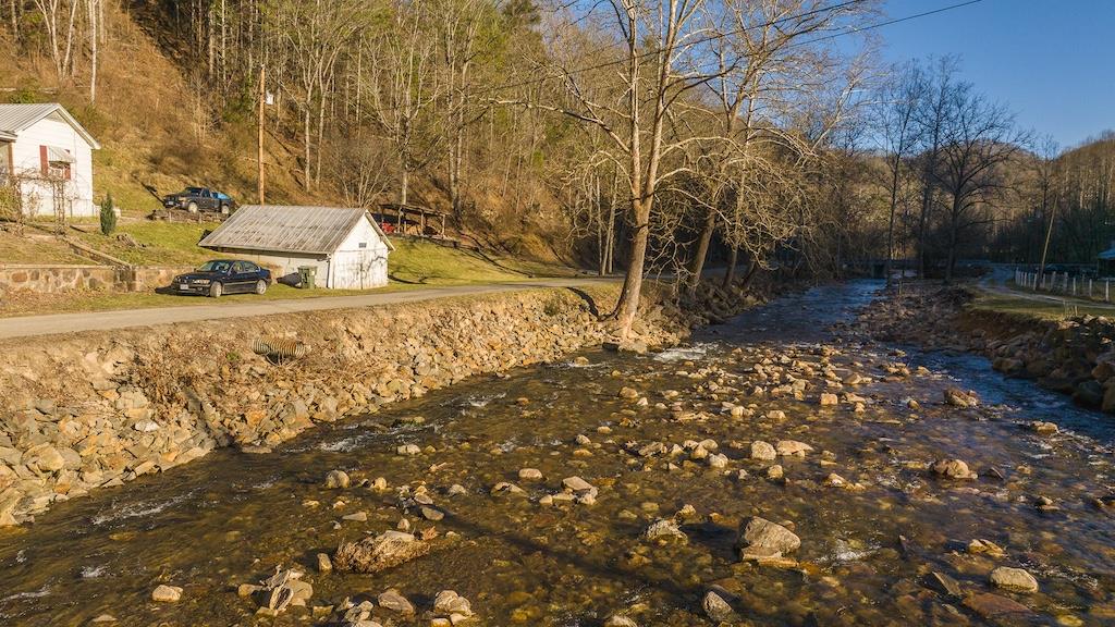 5461 Tumbling Creek Rd Property Photo 4