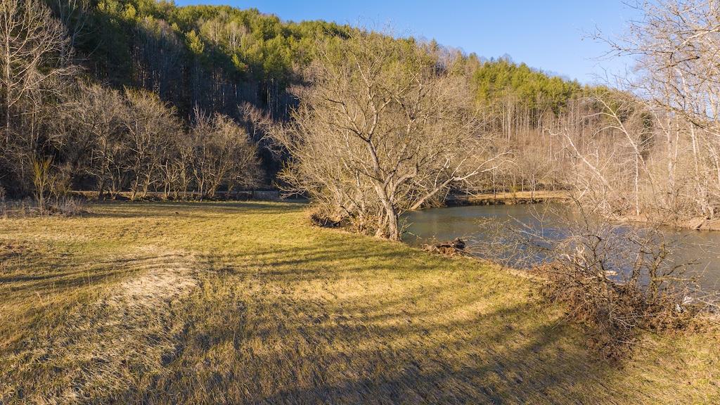 5461 Tumbling Creek Rd Property Photo 8