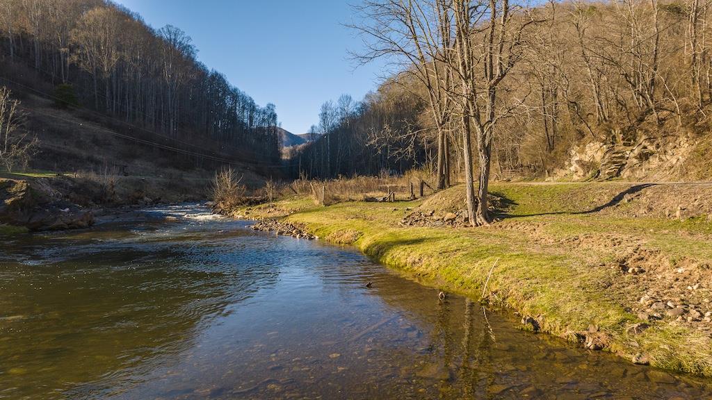 5461 Tumbling Creek Rd Property Photo 9