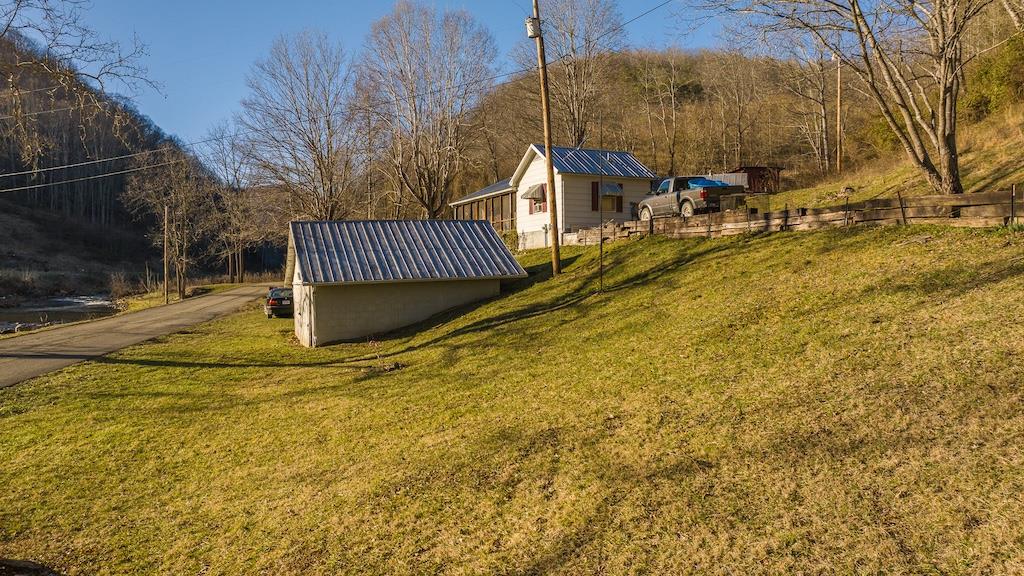 5461 Tumbling Creek Rd Property Photo 20