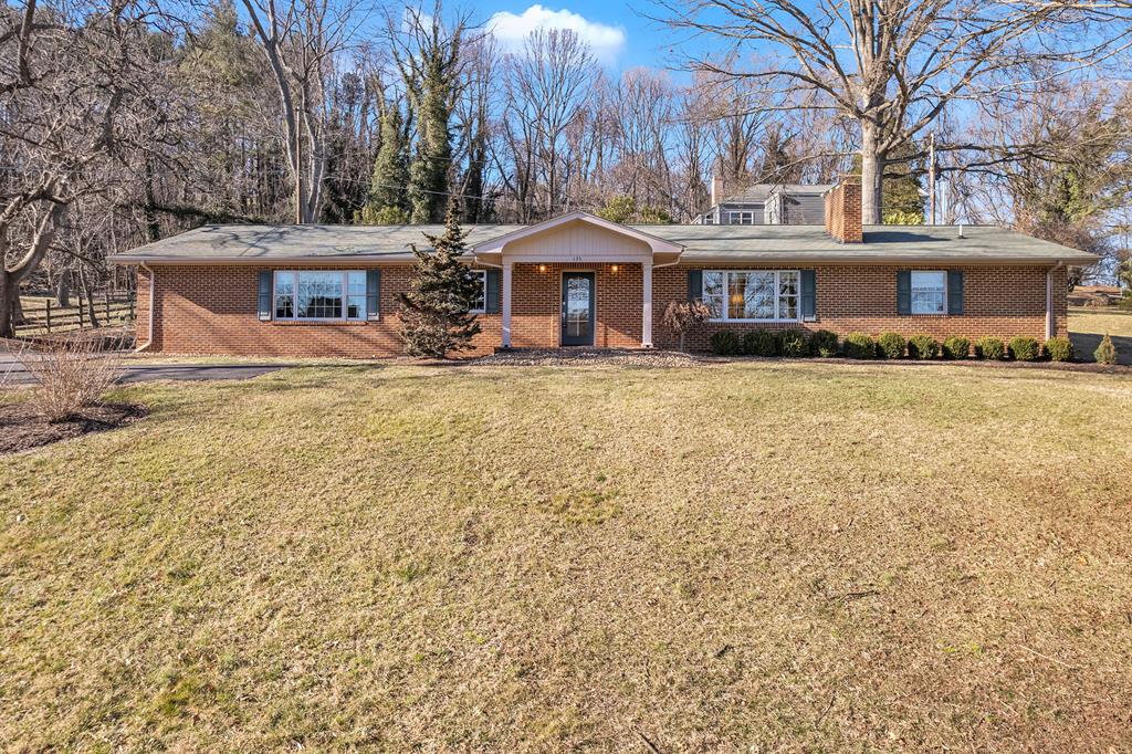 135 Nw Valley Property Photo