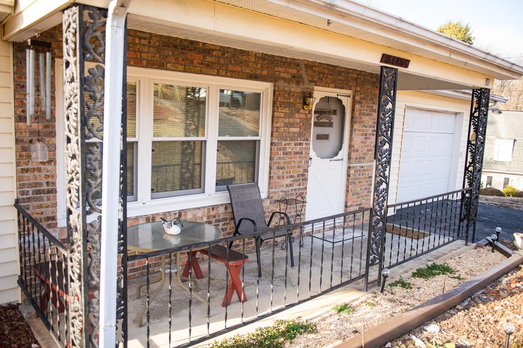317 Riverview Drive Property Photo 6