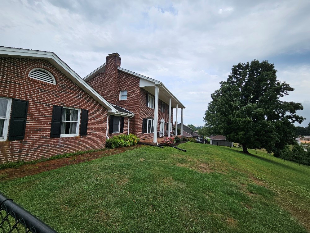 419 Tanglewood Dr Property Photo 2