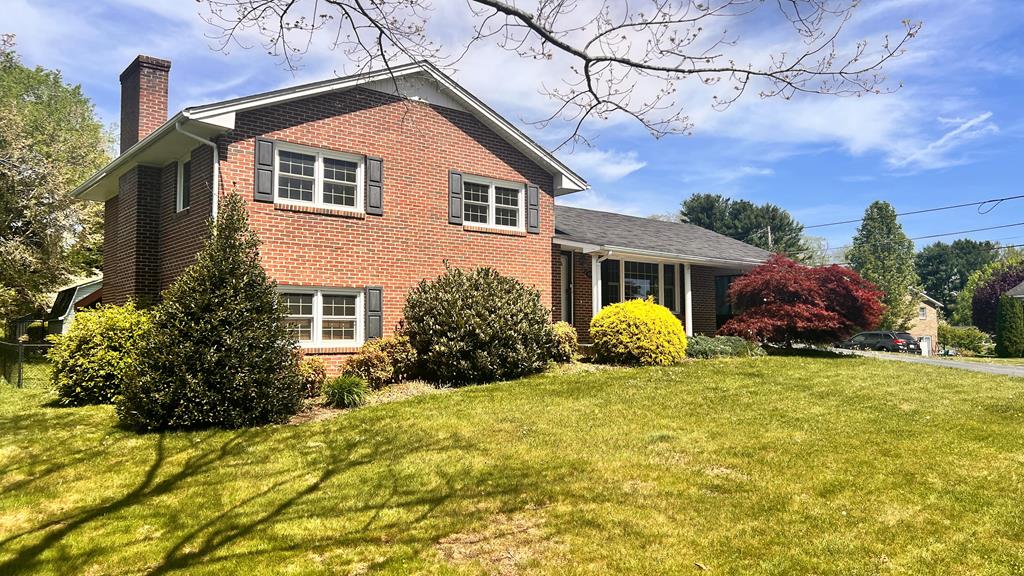 690 Mountain View Drive Property Photo 1