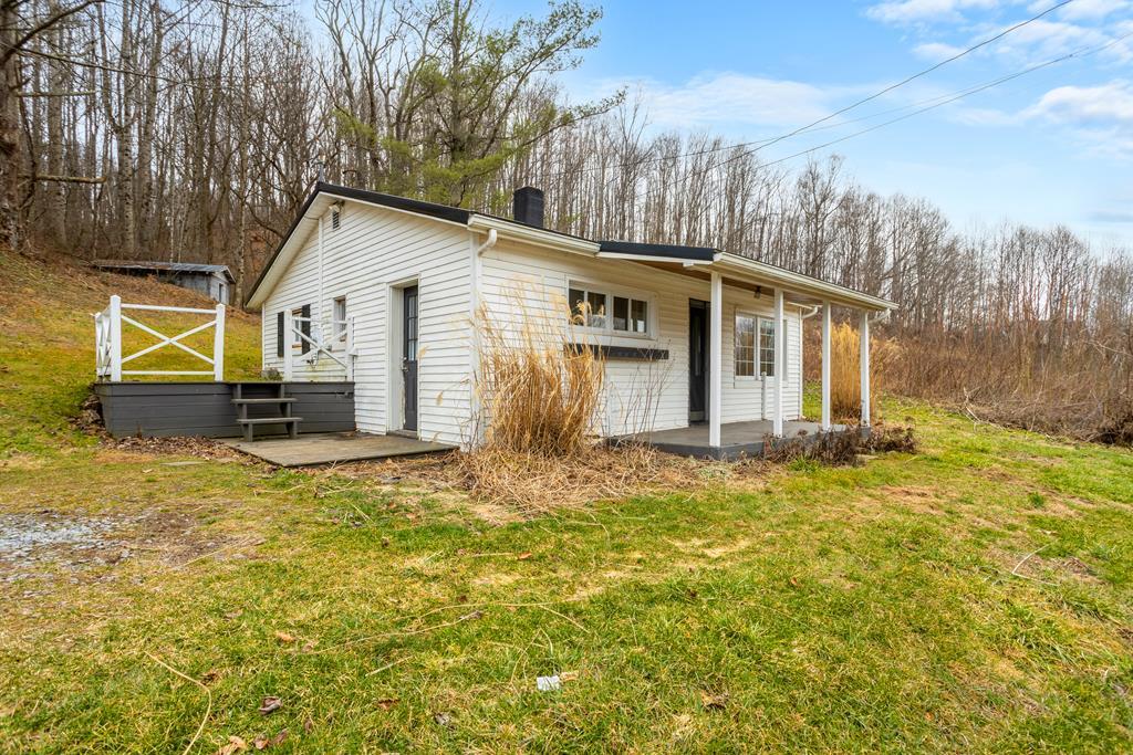 28602 Smyth Chapel Rd Property Photo 2