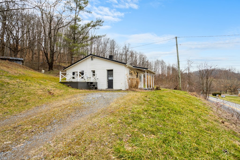 28602 Smyth Chapel Rd Property Photo 5