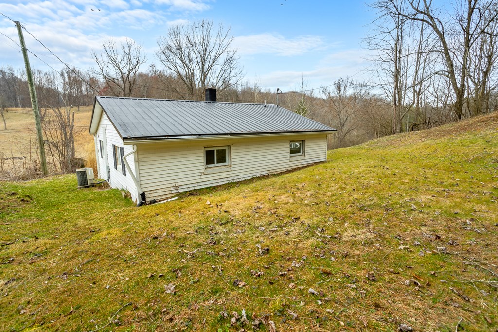 28602 Smyth Chapel Rd Property Photo 9