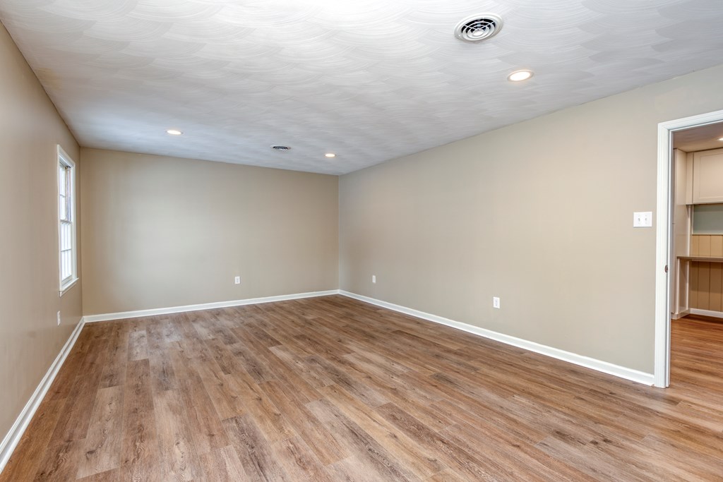 867 Ne Wayne Ave Property Photo 6