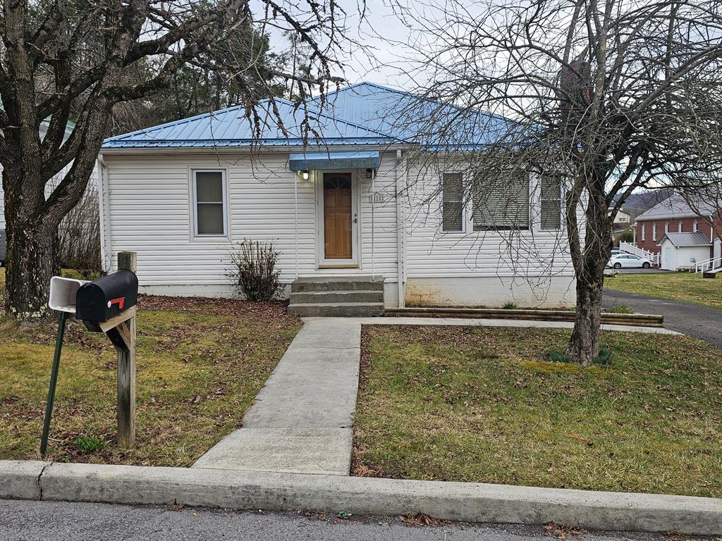 115 1st Ave Property Photo