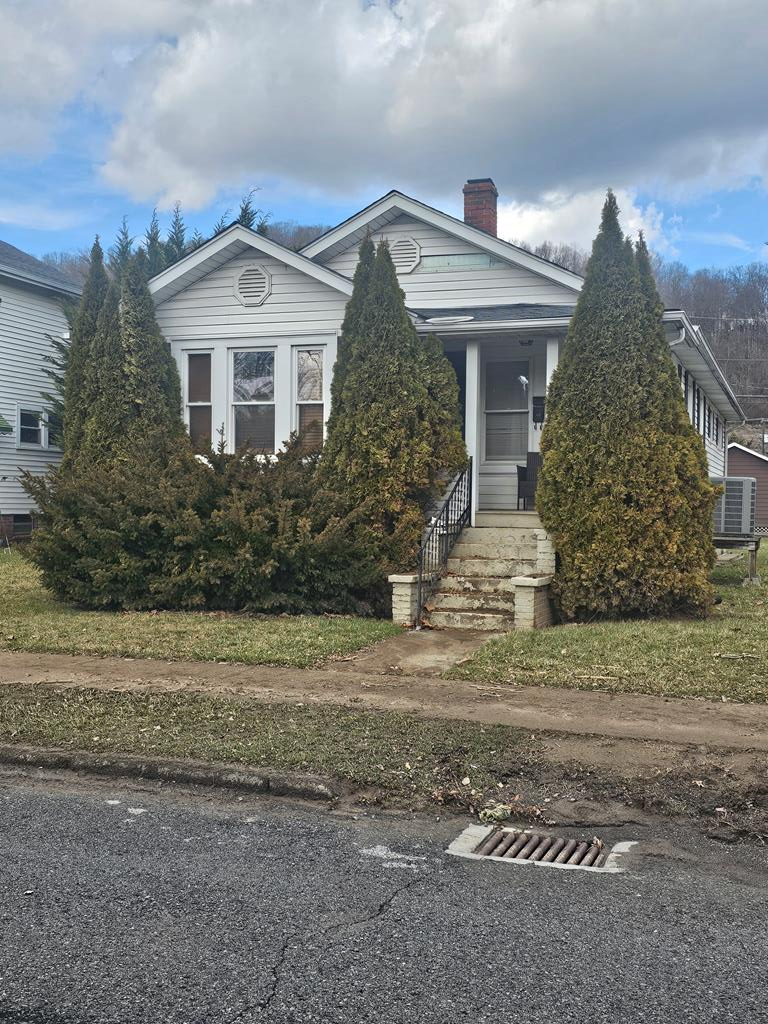 1815 4th Street Property Photo 1