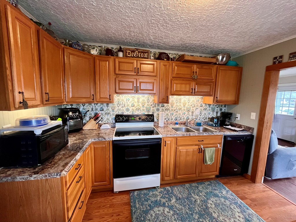 929 S Main St Property Photo 12