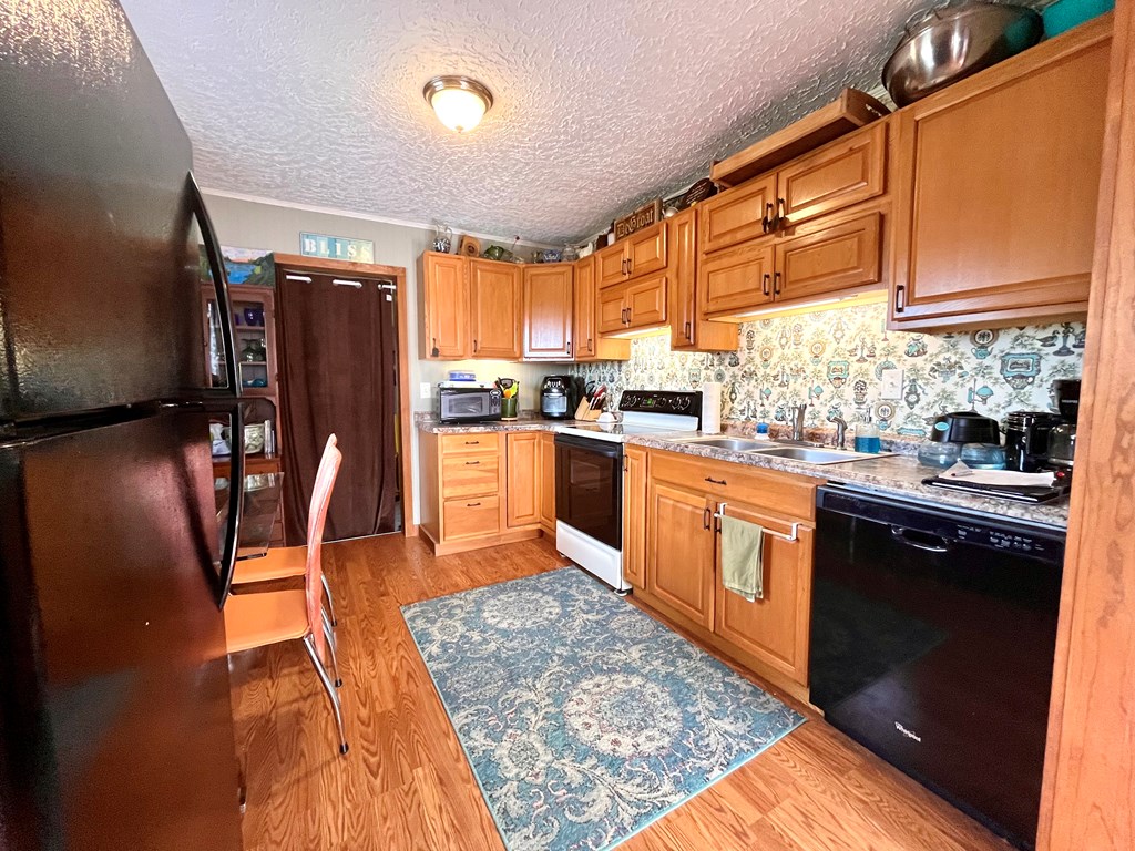 929 S Main St Property Photo 13