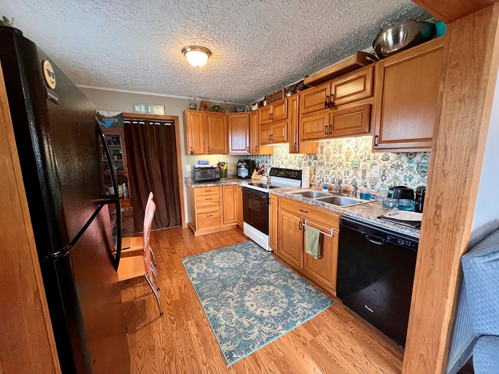 929 S Main St Property Photo 14