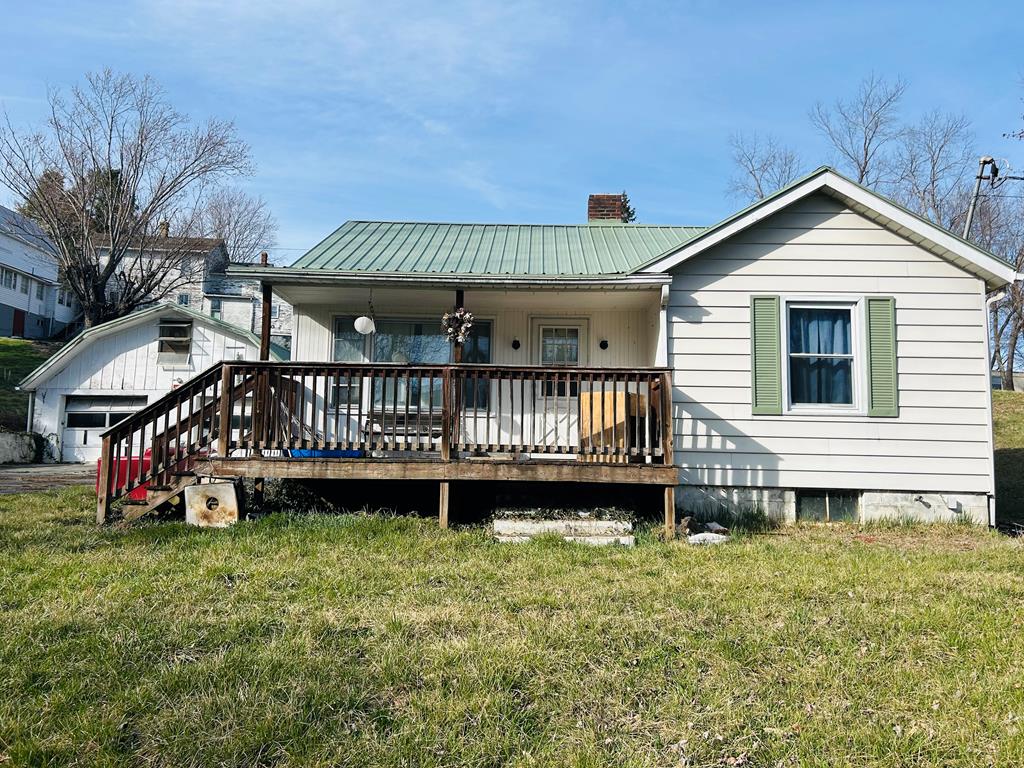 231 Grove St Property Photo 1