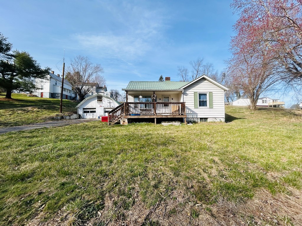 231 Grove St Property Photo 2