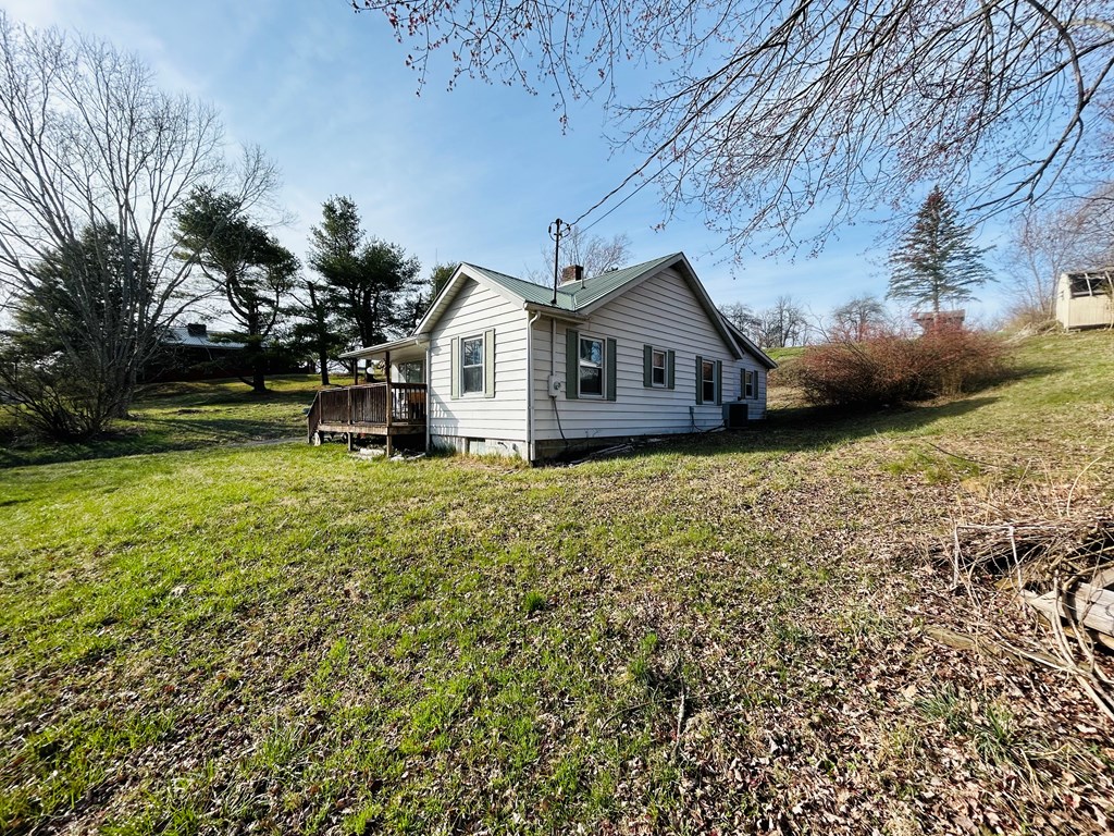 231 Grove St Property Photo 3