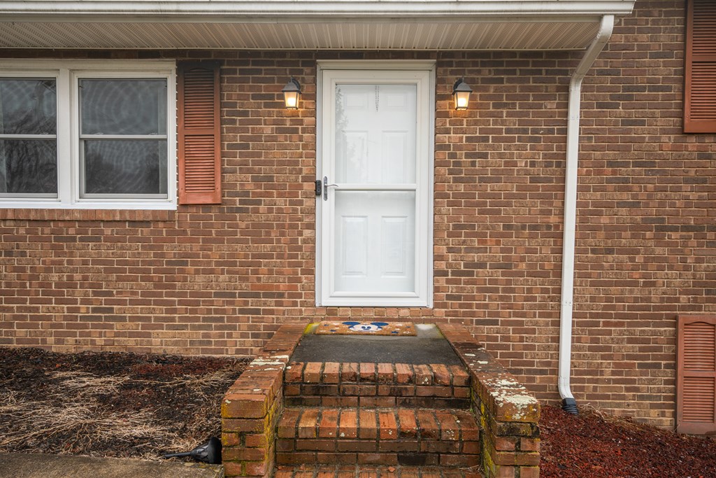 206 Briarwood Lane Property Photo 5