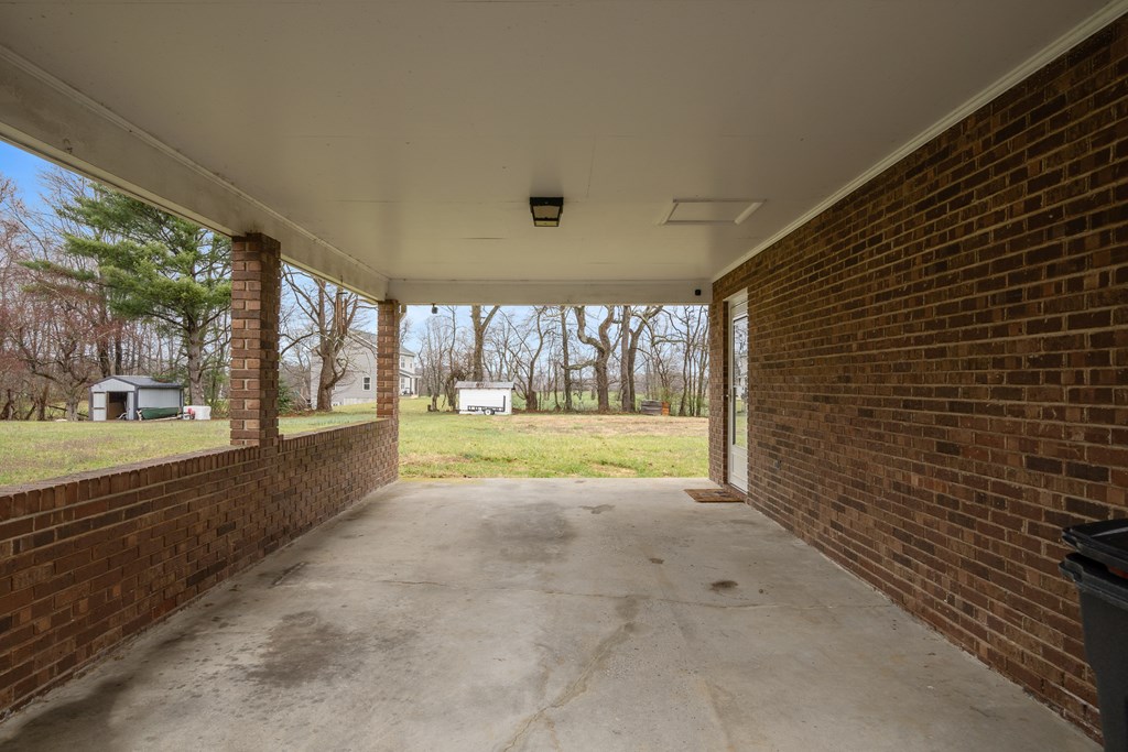 206 Briarwood Lane Property Photo 6