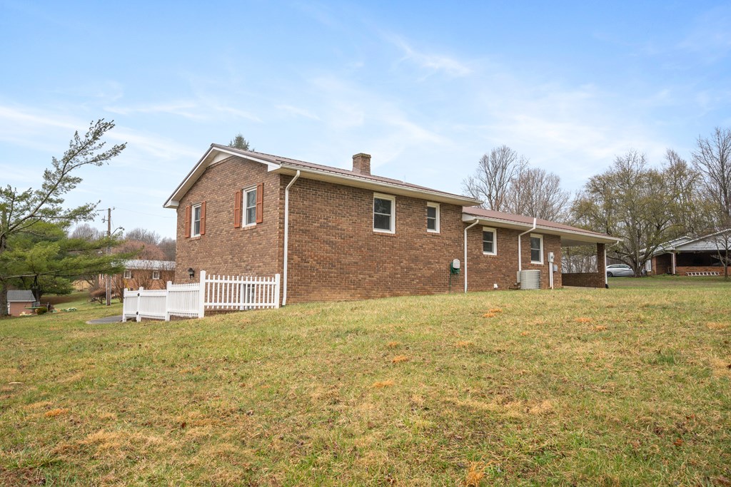 206 Briarwood Lane Property Photo 9