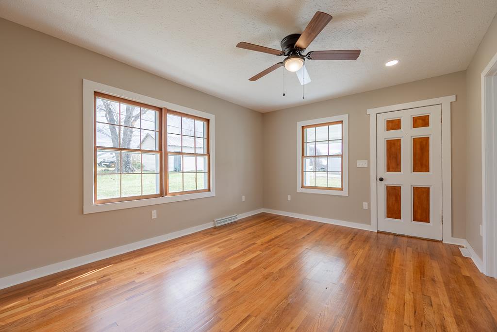 5649 Ingles Property Photo 2