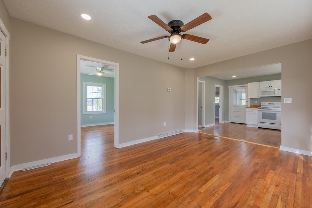 5649 Ingles Property Photo 3