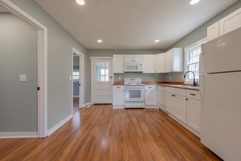 5649 Ingles Property Photo 4
