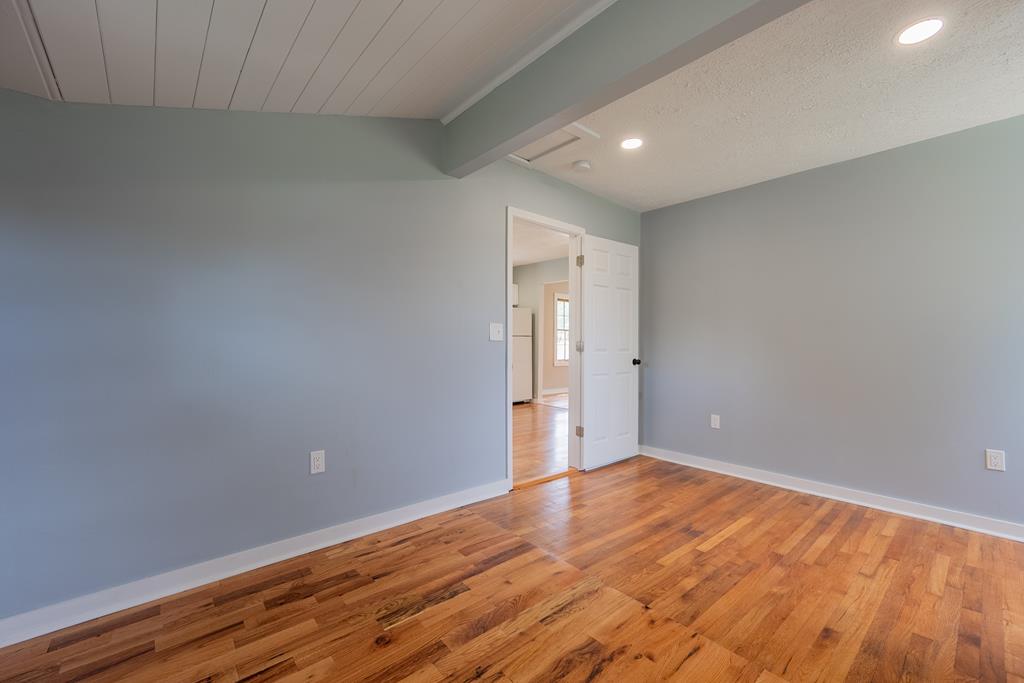 5649 Ingles Property Photo 10