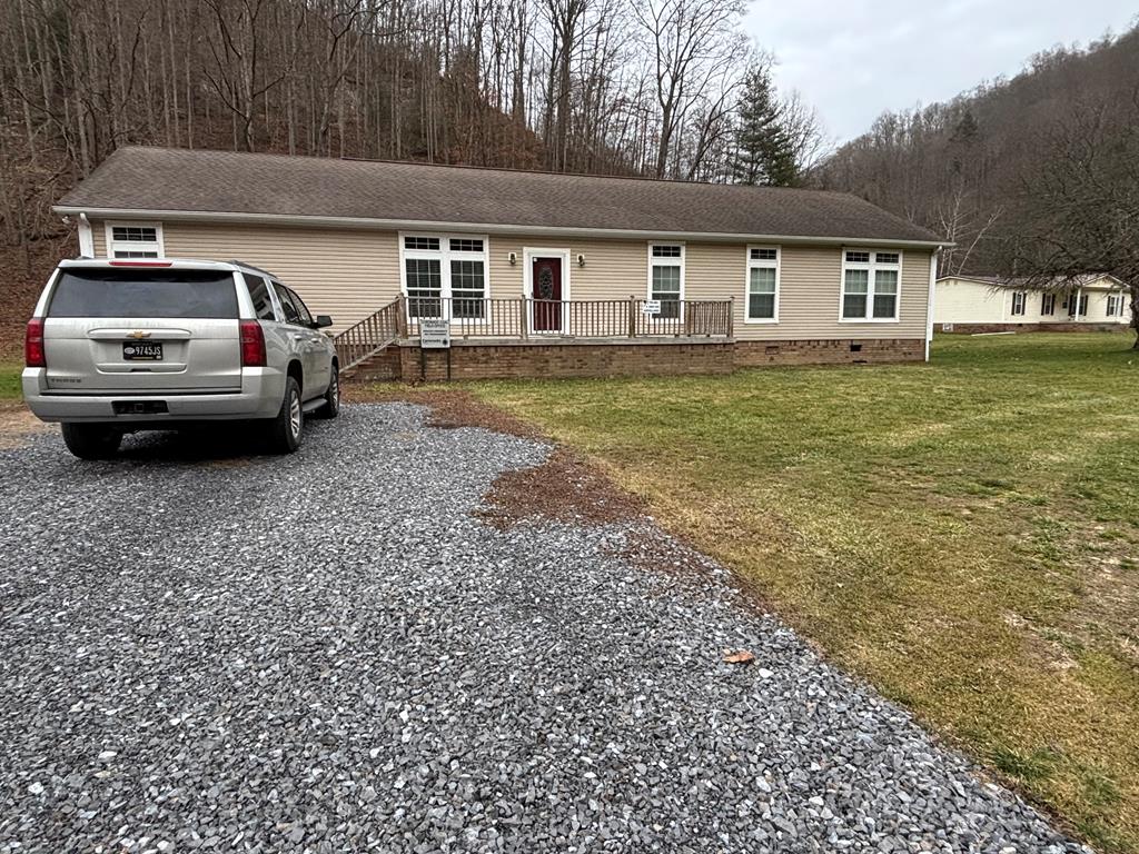 2941 Brown Mountain Road Property Photo 1