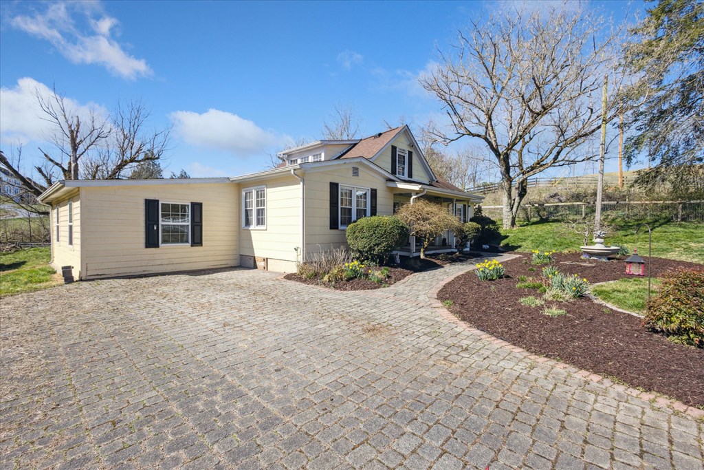 1229 Cook's Valley Road Property Photo 2