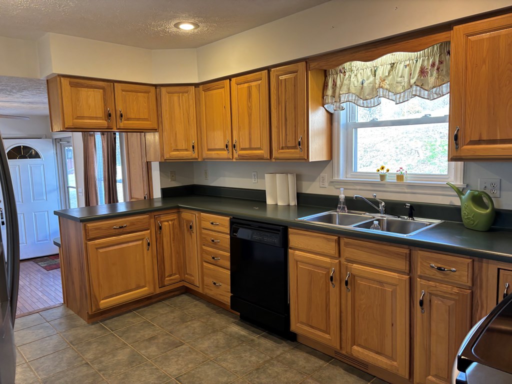 1037 Pond Street Property Photo 3