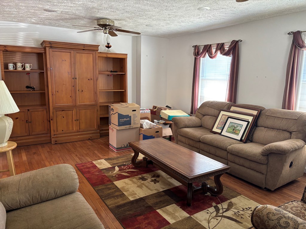 1037 Pond Street Property Photo 7
