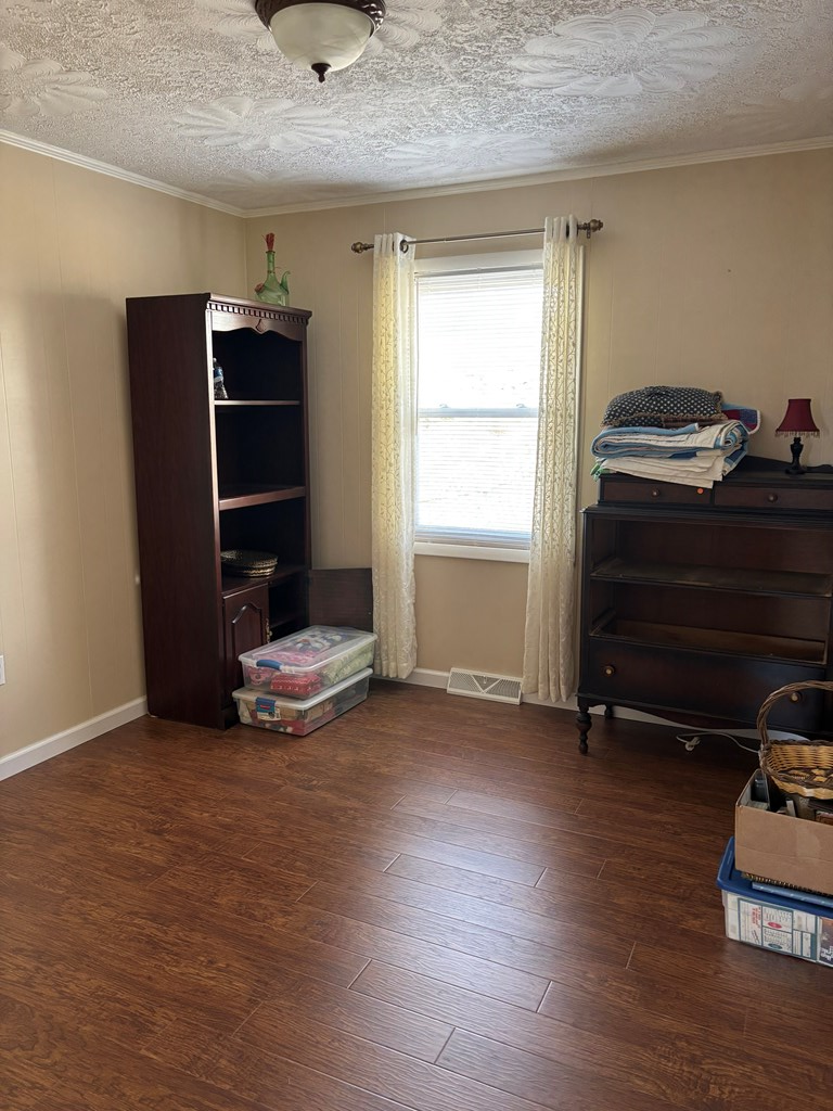 1037 Pond Street Property Photo 10