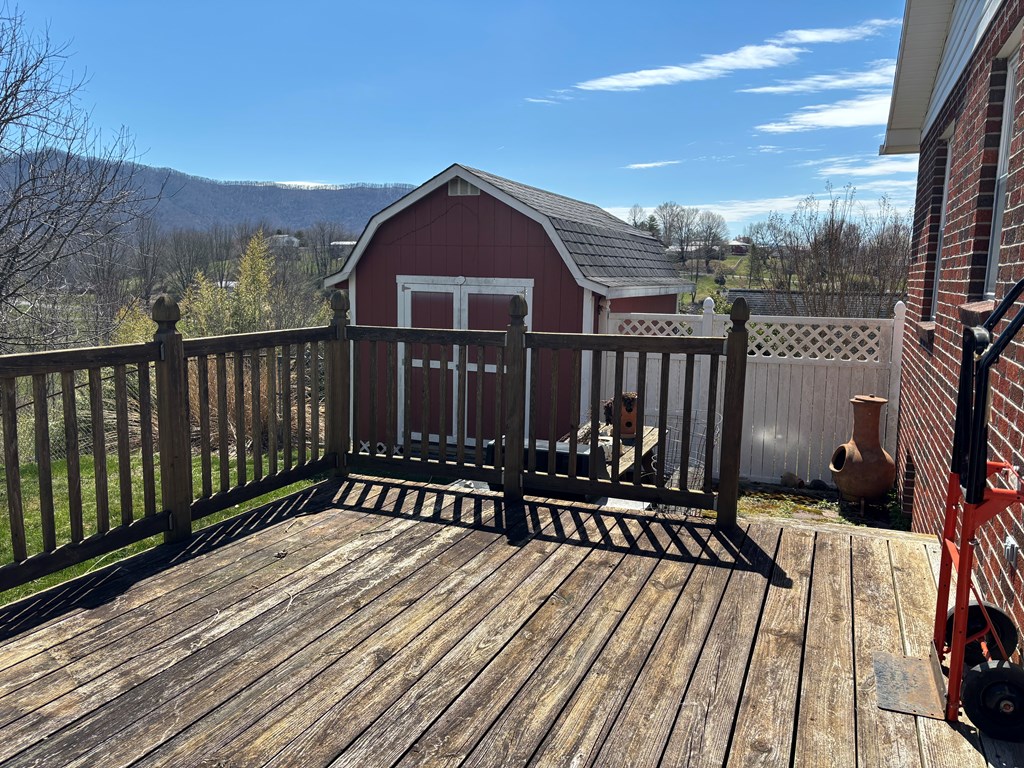 1037 Pond Street Property Photo 17