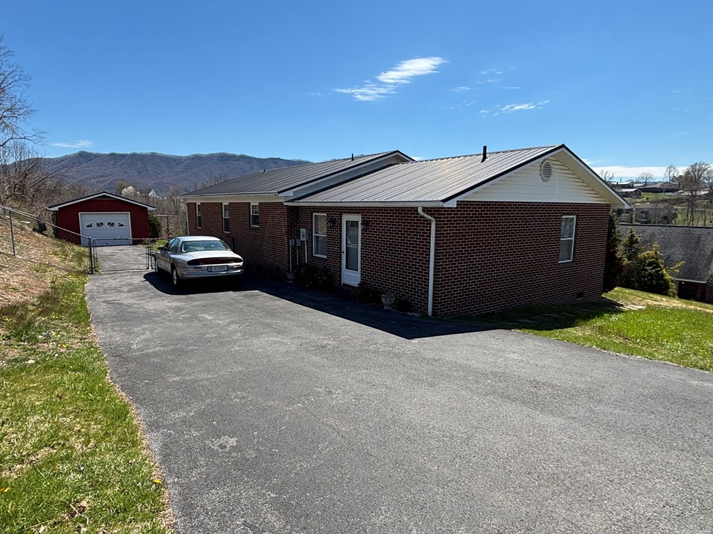 1037 Pond Street Property Photo 19