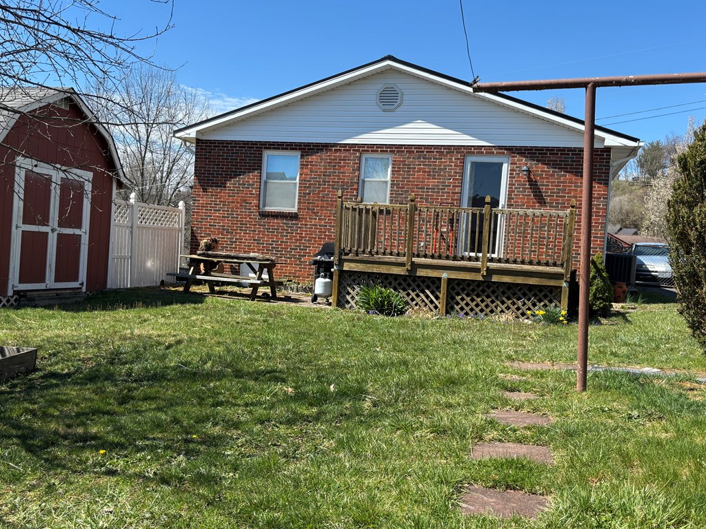 1037 Pond Street Property Photo 20