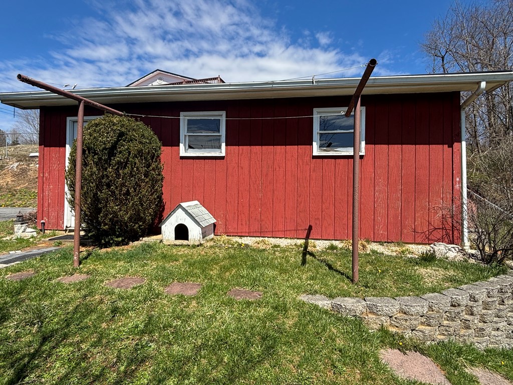 1037 Pond Street Property Photo 22