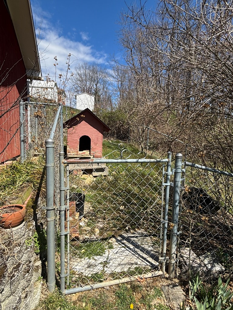 1037 Pond Street Property Photo 23
